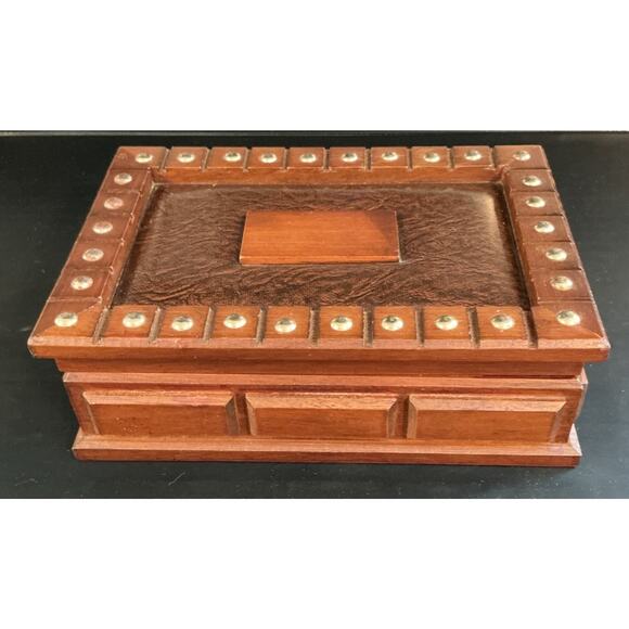VINTAGE London Leather The Camelot Jewelry Box Hinged Velvet Inlay Studded - Picture 1 of 14